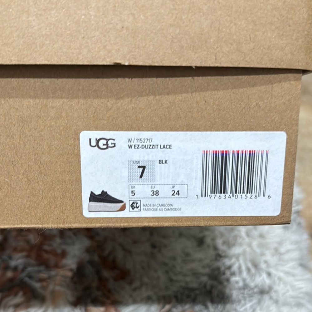 UGG Black Sneakers Sleek Comfortable Design